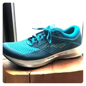 Brooks levitate 2 running shoes